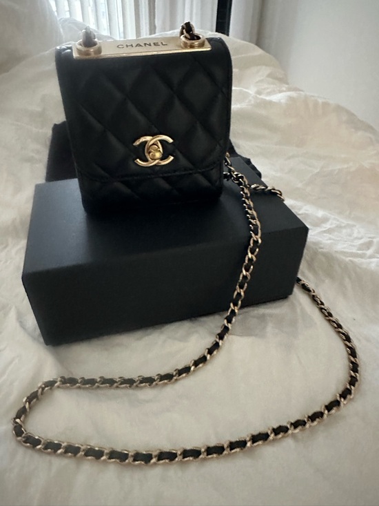 CHANEL Handbags - CHANEL Black Quilted Lambskin Mini Crossbody with Gold Chain